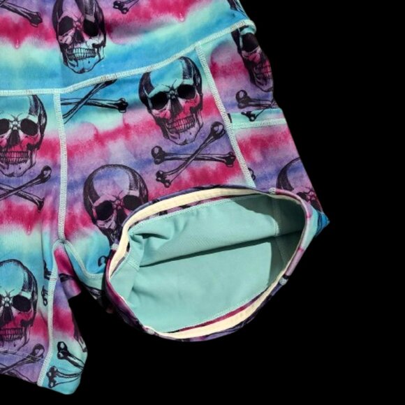 NWOT CVG Consistently Varied Gear Skull Crossbones 5" Leg Athletic Shorts - Picture 4 of 7